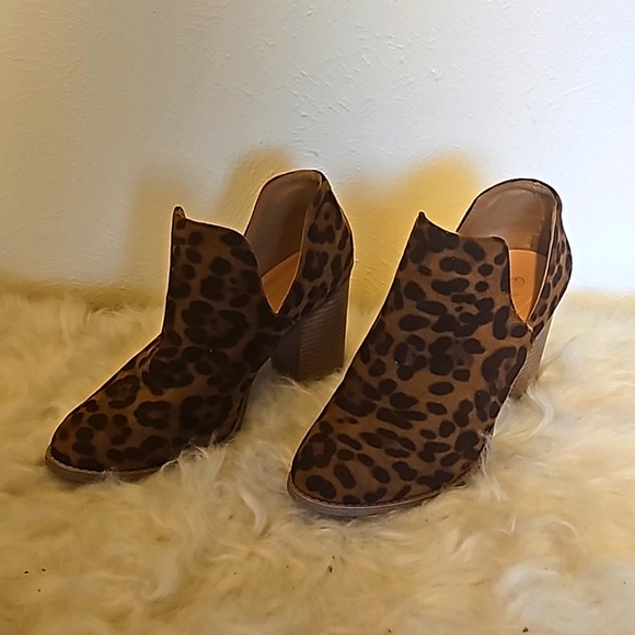 Mata Shoes Shoes - Mata Valentina-1 heeled leopard print leather booties slip in Size  8 1/2